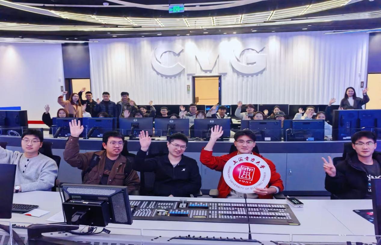 科技赋能研学 党建引领成长——人工智能学部研究生党员赴国际传媒港开展沉浸式实践