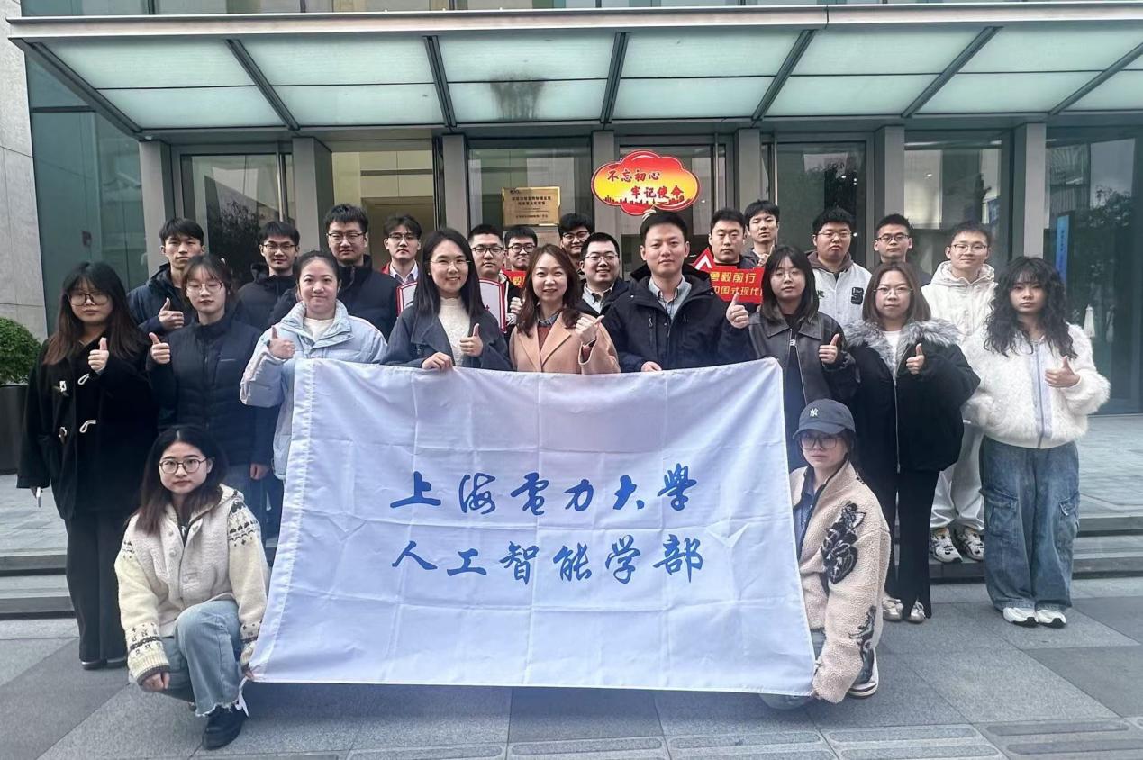 科技赋能研学 党建引领成长——人工智能学部研究生党员赴国际传媒港开展沉浸式实践