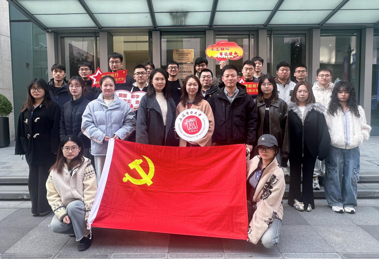 科技赋能研学 党建引领成长——人工智能学部研究生党员赴国际传媒港开展沉浸式实践