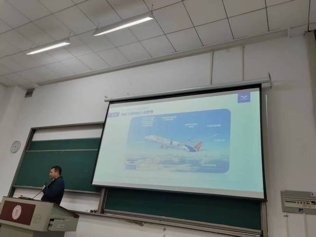 聚焦自主创新 筑梦大飞机——上海商飞冯灿总师走进人工智能学部，启迪研究生科技报国