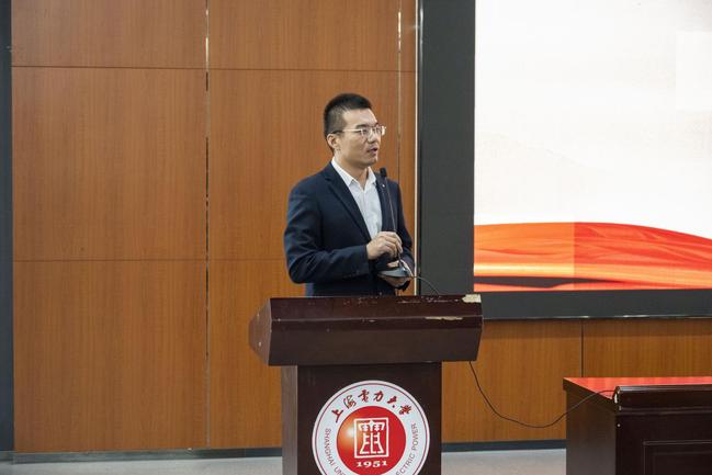 青春砺志担使命·团徽闪耀启新程——人工智能学部举办第一期初级团校开班仪式暨团校第一课